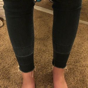 Universal thread jeans! Medium-dark wash skinny